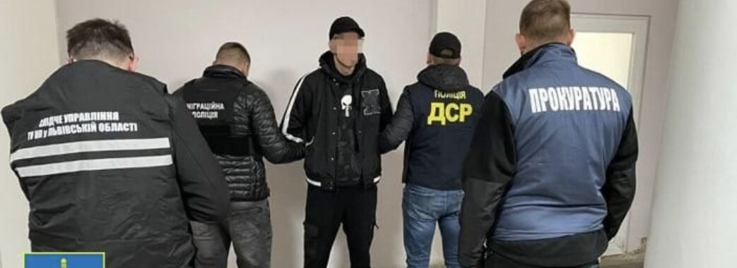 Одесит за $2 тис продавав на Львівщині фальшиві документи для виїзду ухилянтів за кордон