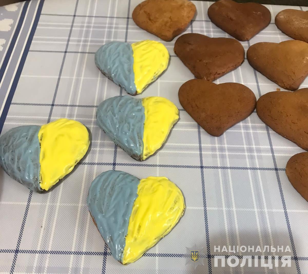 На Львівщині поліцейські виготовляють смаколики для захисників