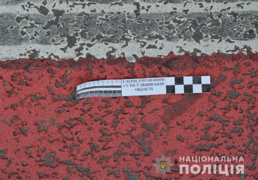На Яворівщині мікроавтобус наїхав на літнього чоловіка