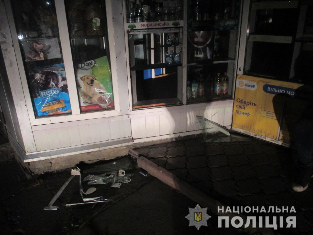 У Червонограді чоловік намагався обікрасти торговельний павільйон