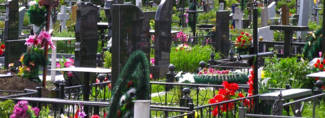 Українцям радять утриматись від відвідування кладовищ у поминальні дні