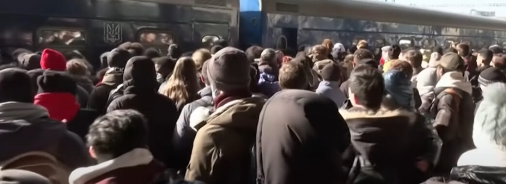 У поїзді на 800 місць з Краматорська до Львова їдуть 2400 українців