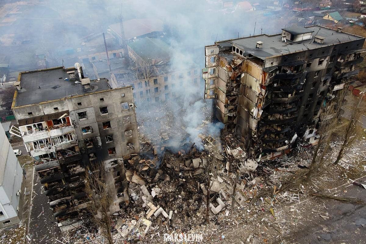 Бородянку знищено вщент, працюють рятувальники
