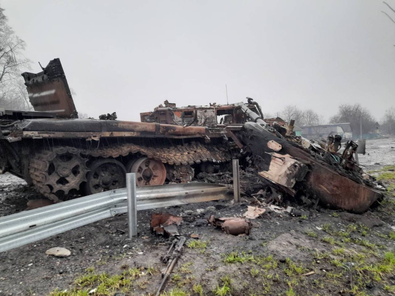 За останню добу армія рф втратила 200 бійців і 29 танків