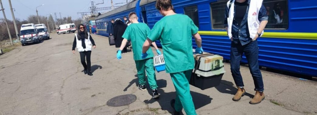 На Львівщину прибули евакуйовані жителі Маріуполя: є поранені