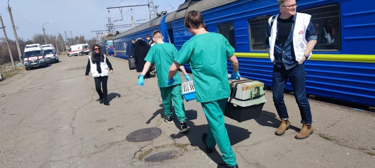 На Львівщину прибули евакуйовані жителі Маріуполя: є поранені