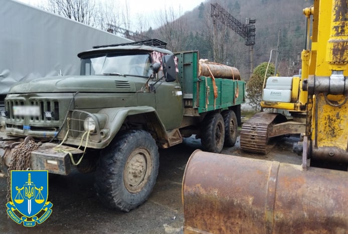 У жителя Стрийщини вилучили вантажівку на користь ЗСУ, бо незаконно рубав смереки