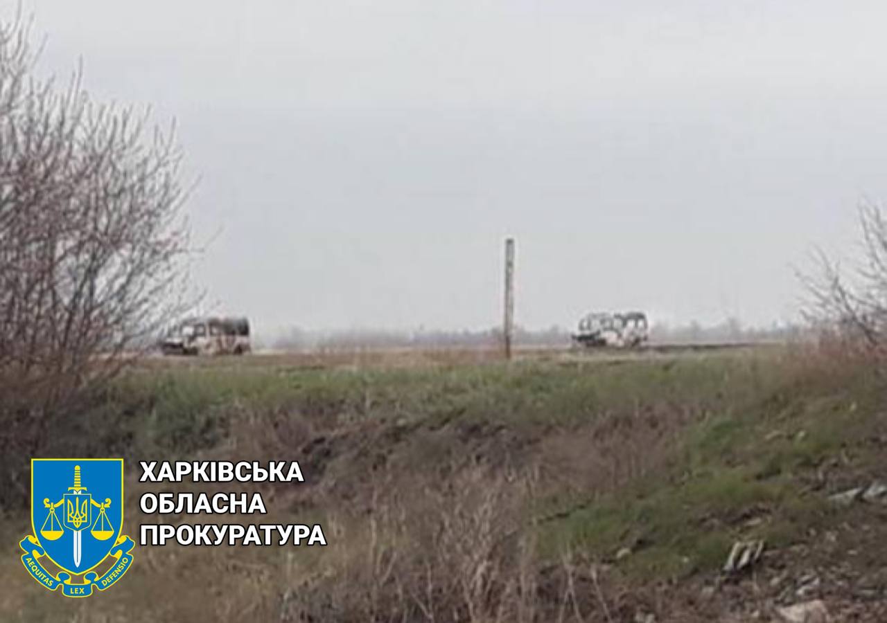 Окупанти обстріляли евакуаційні автобуси на Харківщині: 7 людей загинуло