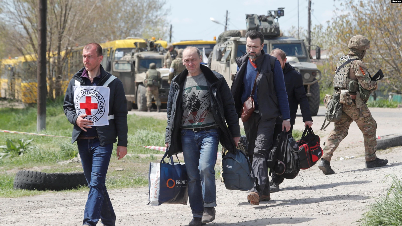 Евакуація з Маріуполя: обстріли вщухли, автобуси виїхали за людьми