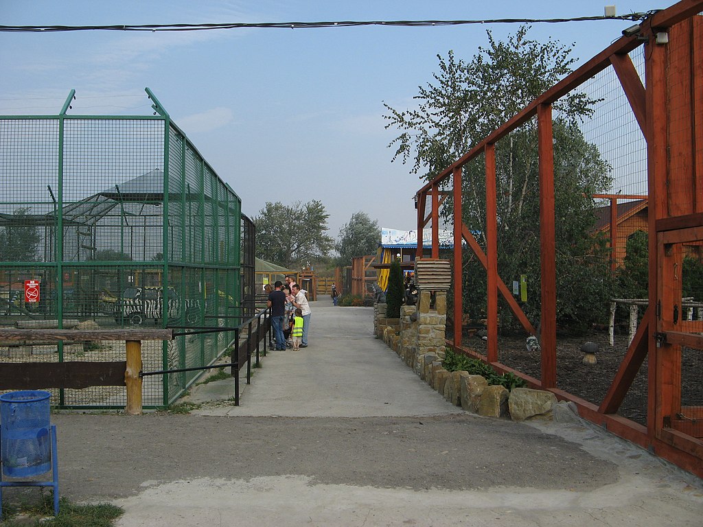 Купи квиток – підтримай тварин: зоопарк на Львівщині просить про допомогу