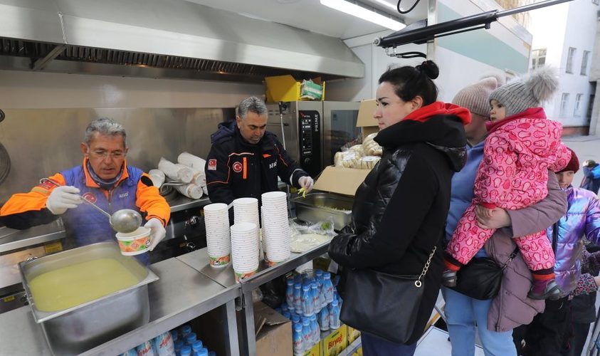 На Сихові знову діє мобільна кухня для переселенців