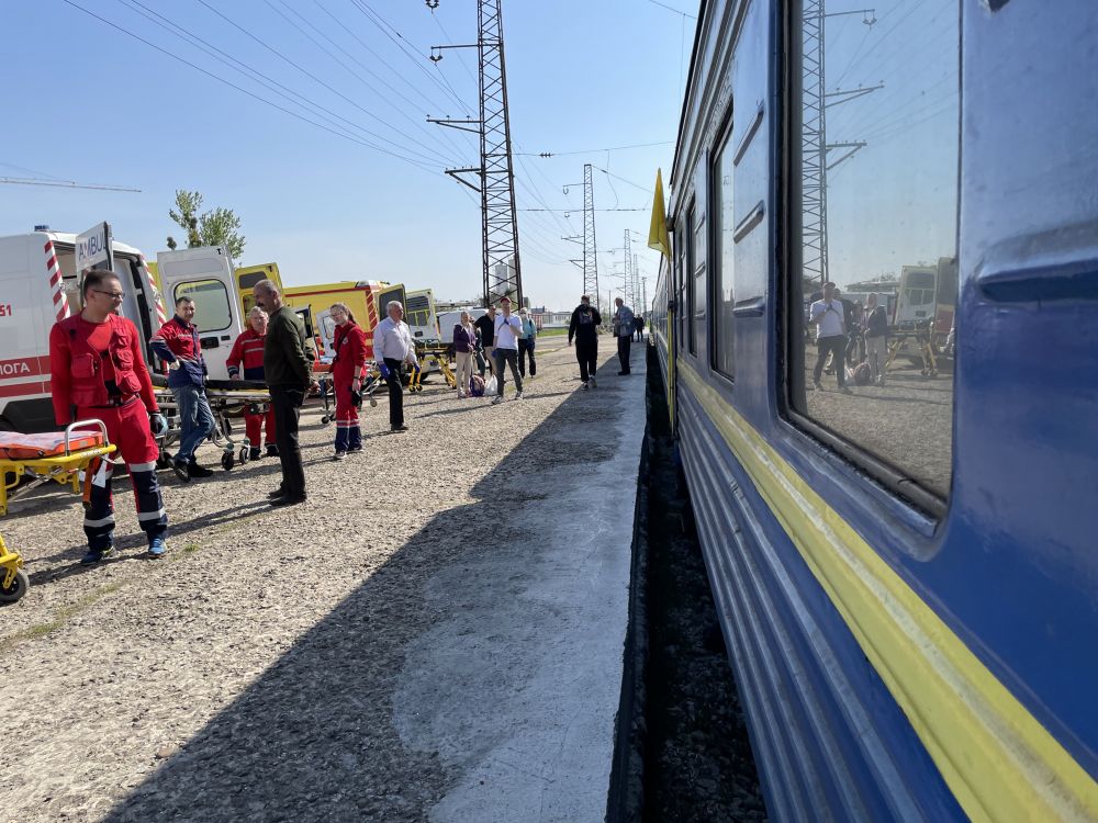У львівські лікарні спецпотягом доправили поранених з Донеччини