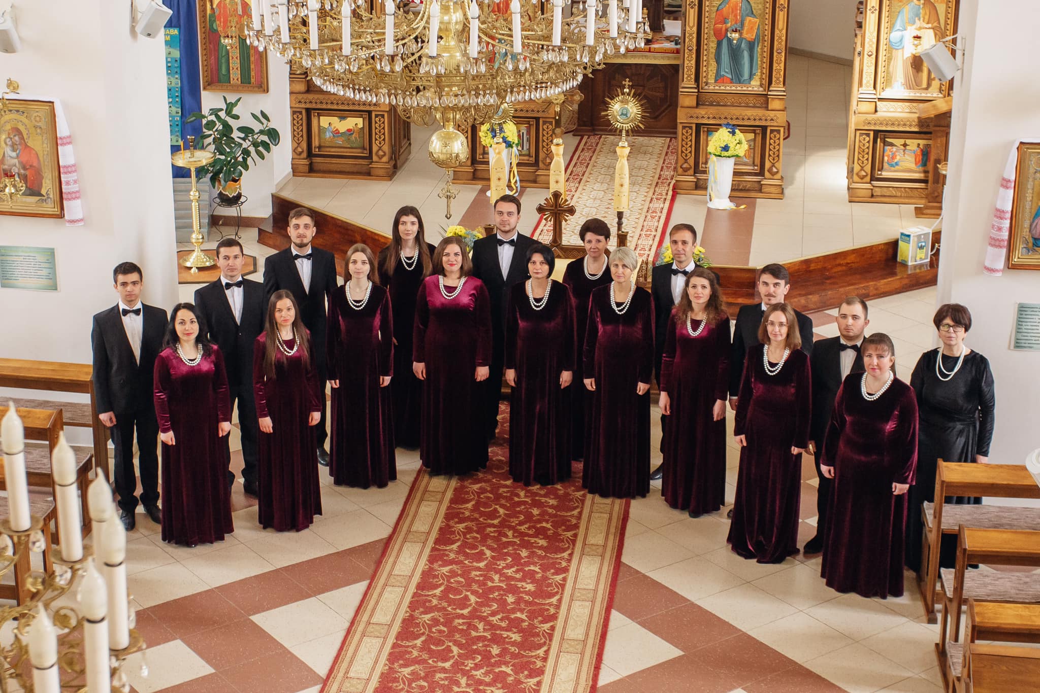 На знак вдячності: дрогобицький хор виконує гімни країн, які активно підтримують Україну