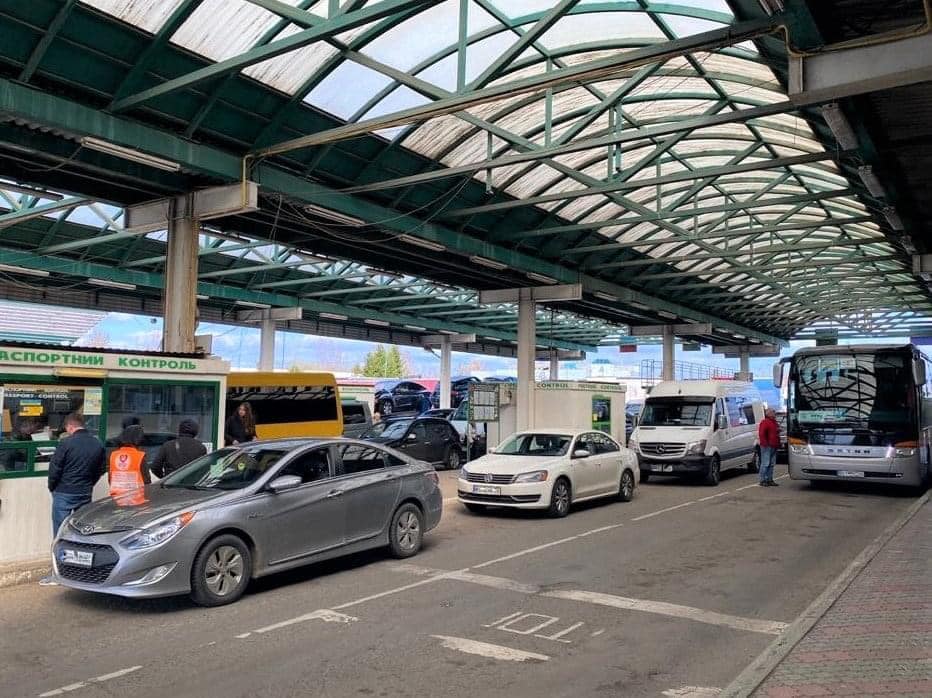 Стало відомо, скільки машин за день можуть розмитнити в одному пункті пропуску