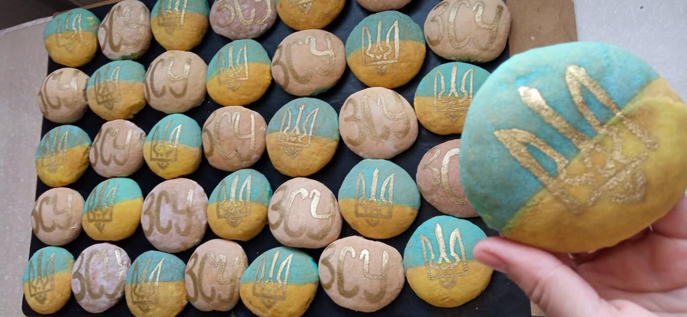 Миколаївські пластуни зібрали майже 60 тисяч гривень на тепловізори продажем випічки