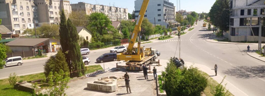 Черговий радянський пам’ятник демонтували на Львівщині (ВІДЕО)