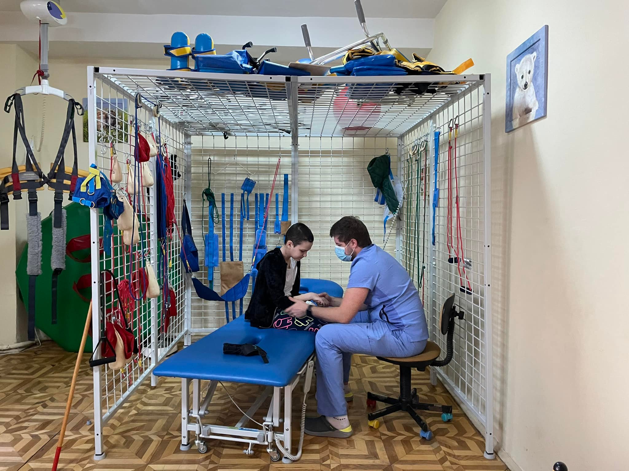 Єдина, хто вижив: у львівській лікарні привітали з 10-річчям дівчинку з Донеччини