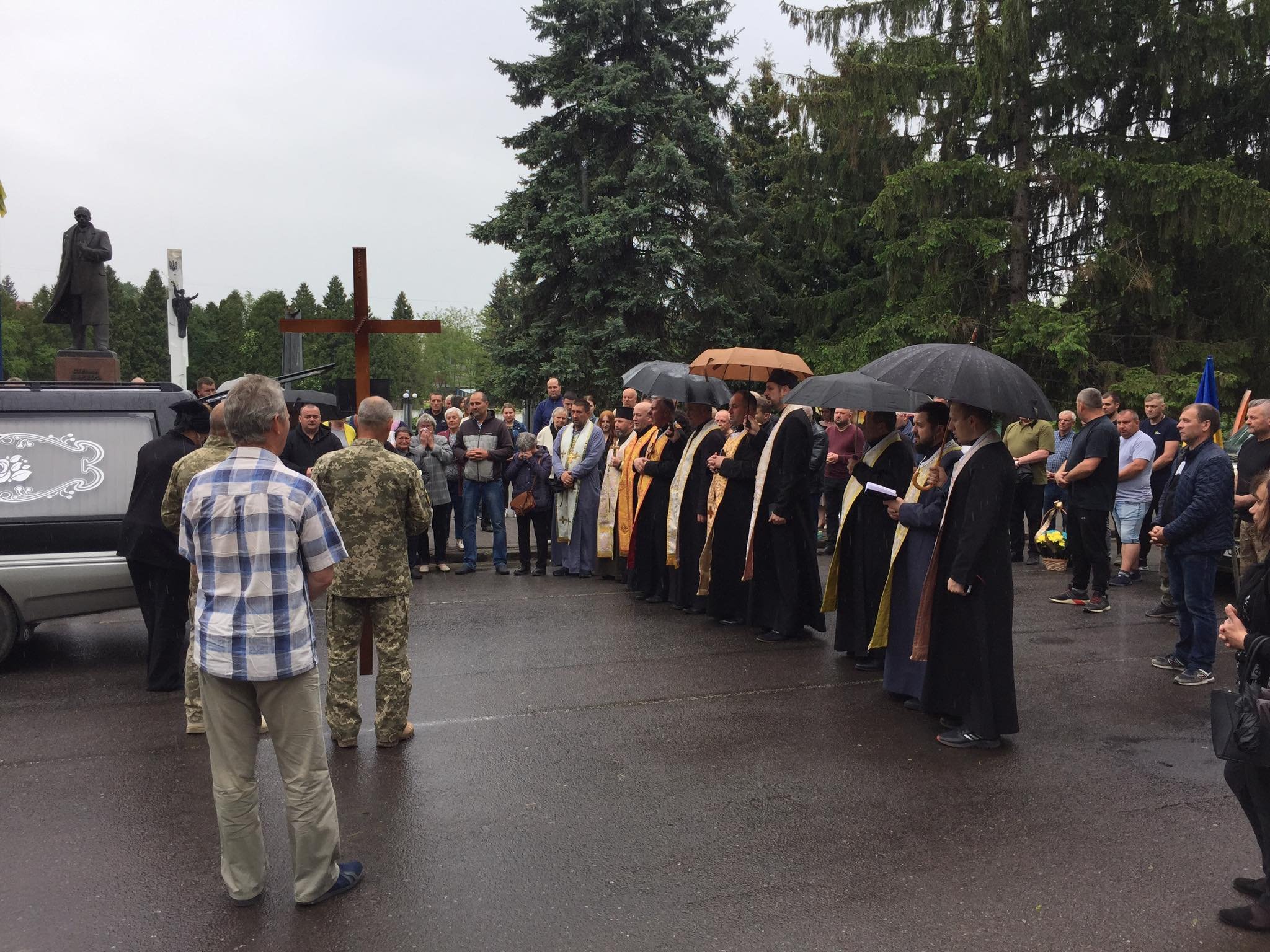 Ридають небо і люди: Самбірщина прощається з 23-річним захисником