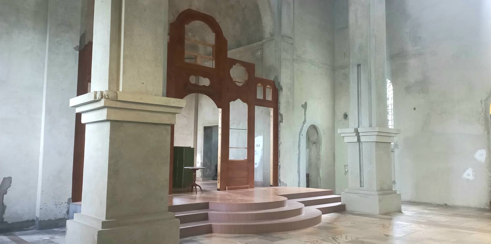 «Голі» стіни, зняті хрести та дзвони: дрогобицький «батюшка» спустошив церкву перед передачею у власність ПЦУ