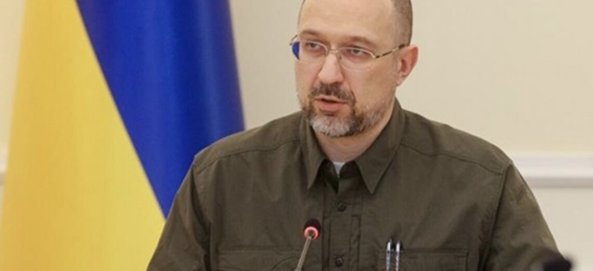 Шмигаль розповів, чи дозволять чоловікам виїжджати за кордон під час війни