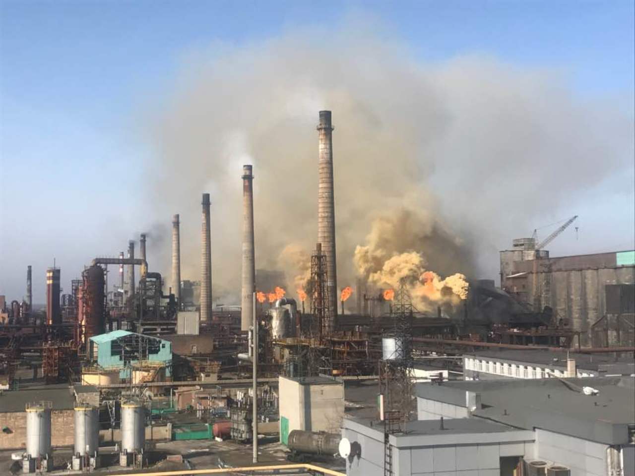 Рашисти вдарили по заводу в Авдіївці: щонайменше 10 загиблих