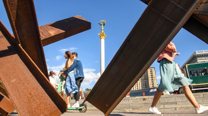 Підтримка ефективності української держави за півроку зросла з 5% до 54%