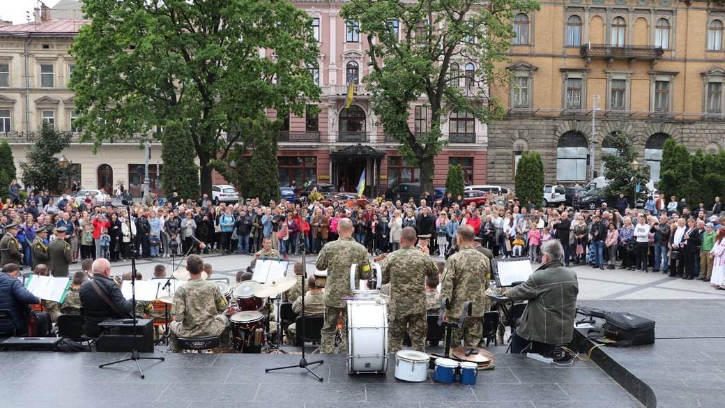 Оркестр Національної військової академії виступив у центрі Львова (ВІДЕО)