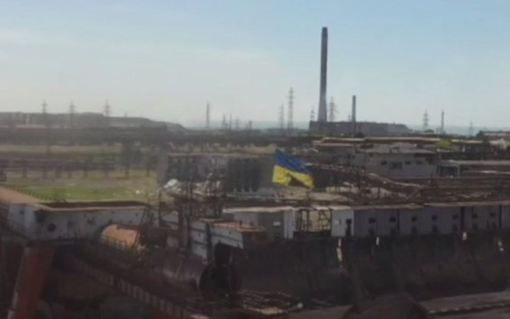 російські війська продовжують атакувати Азовсталь: ведуть обстріли з землі і з повітря
