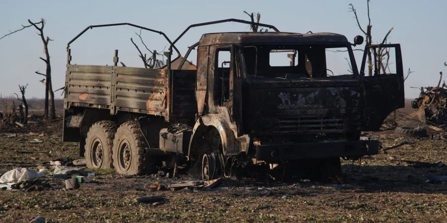 Щоб не воювати: на Запоріжжі окупанти знищують власну військову техніку