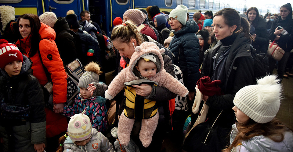 Люди, які тікають від обстрілів, зможуть отримати грошову допомогу прямо на вокзалі