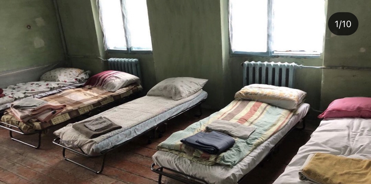 Кожен заклад потребує побутові речі: львівські волонтери просять допомоги в облаштуванні центрів для переселенців