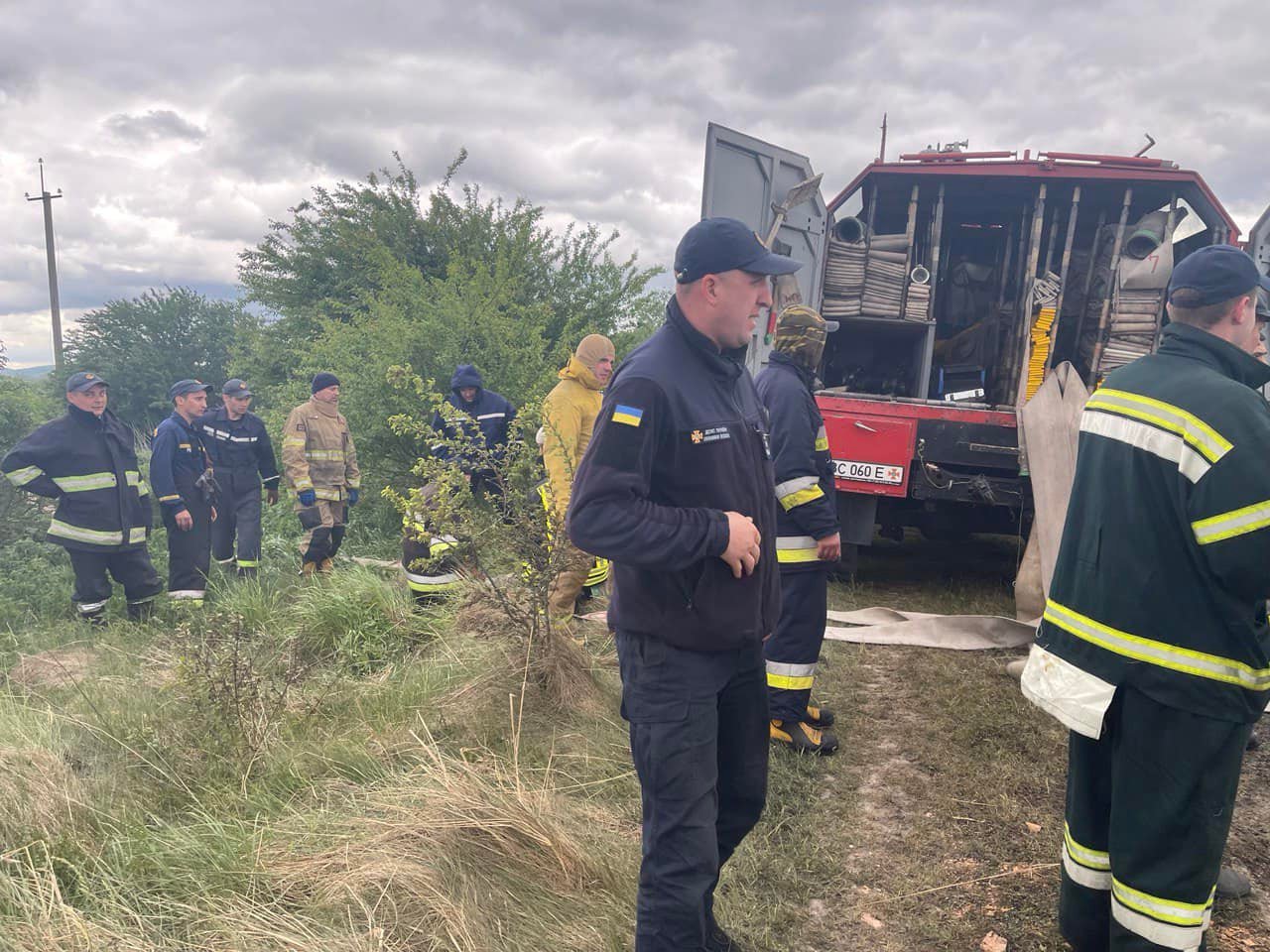 Пожежу на торфовищах Золочівщини гасять третю добу: коли можуть завершити