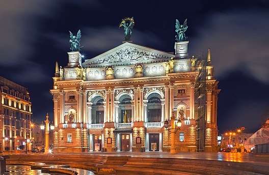 Через загрозу ракетних обстрілів Львівську оперу тимчасово закрили