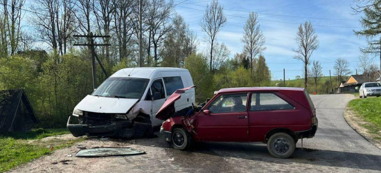 Двоє людей опинились в лікарні через аварію на Турківщині