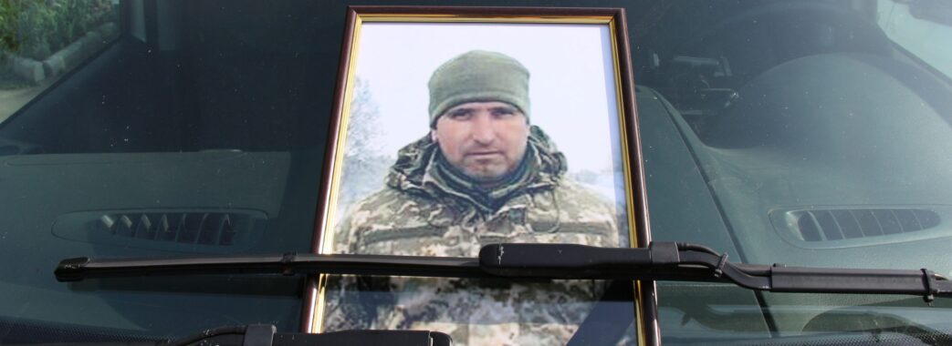 Пішов добровольцем 25 лютого: Дрогобиччина попрощалась із захисником