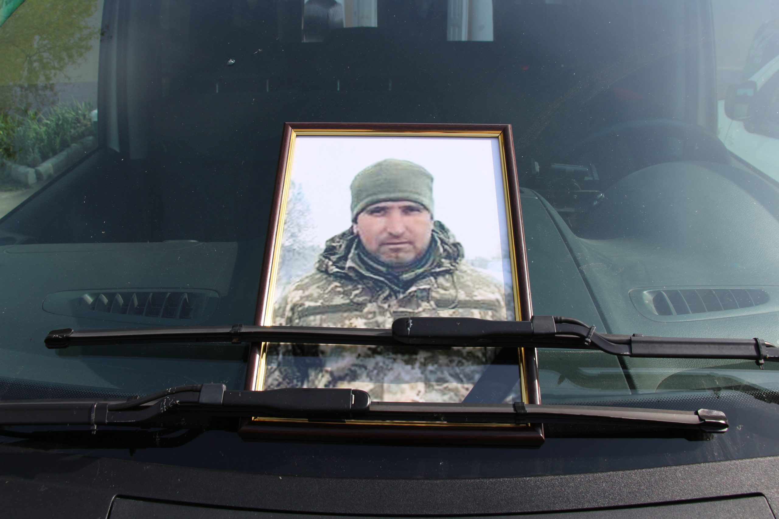 Пішов добровольцем 25 лютого: Дрогобиччина попрощалась із захисником