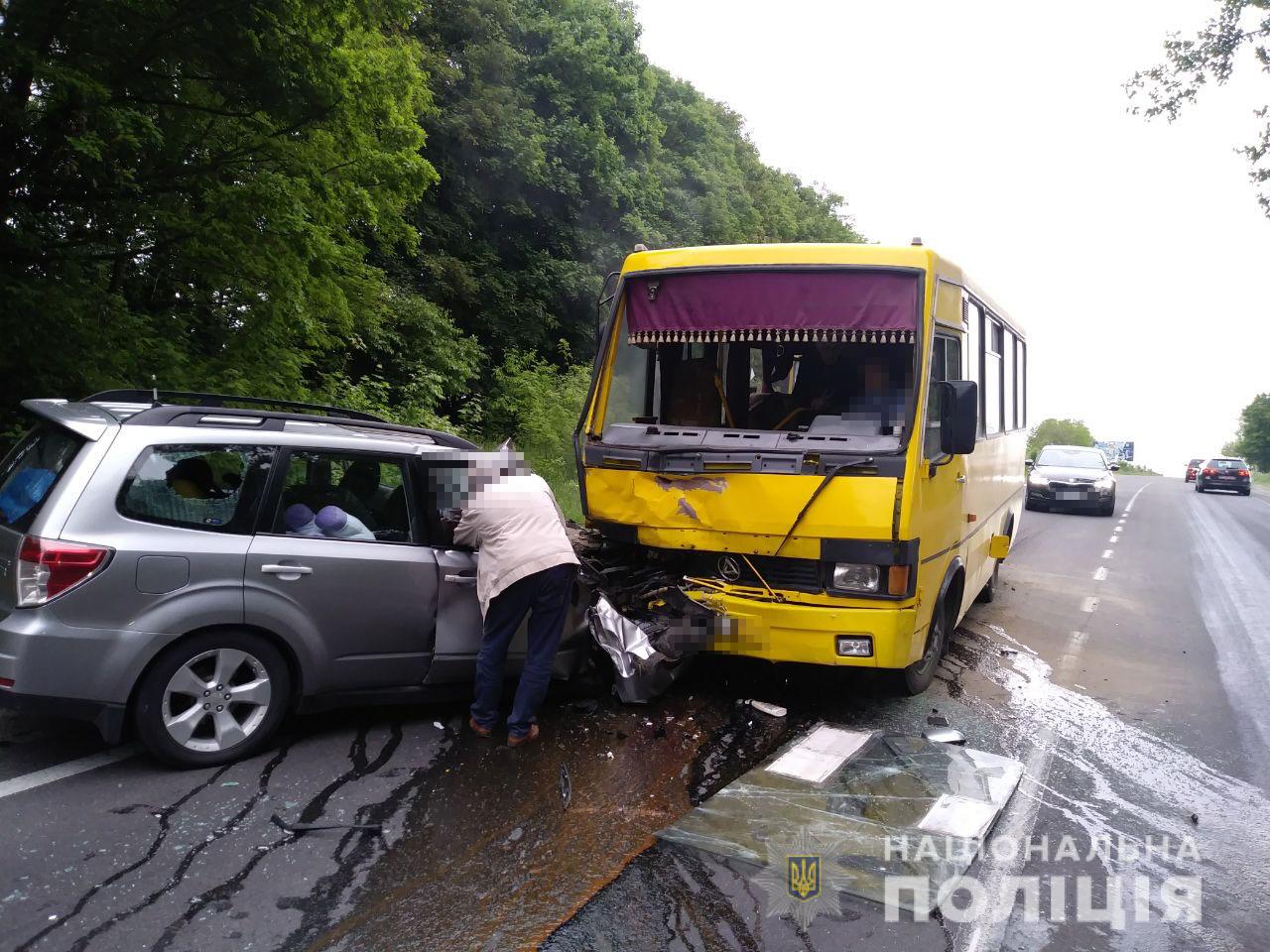 Троє пасажирів автобуса травмувалися в ДТП на Яворівщині (ВІДЕО)