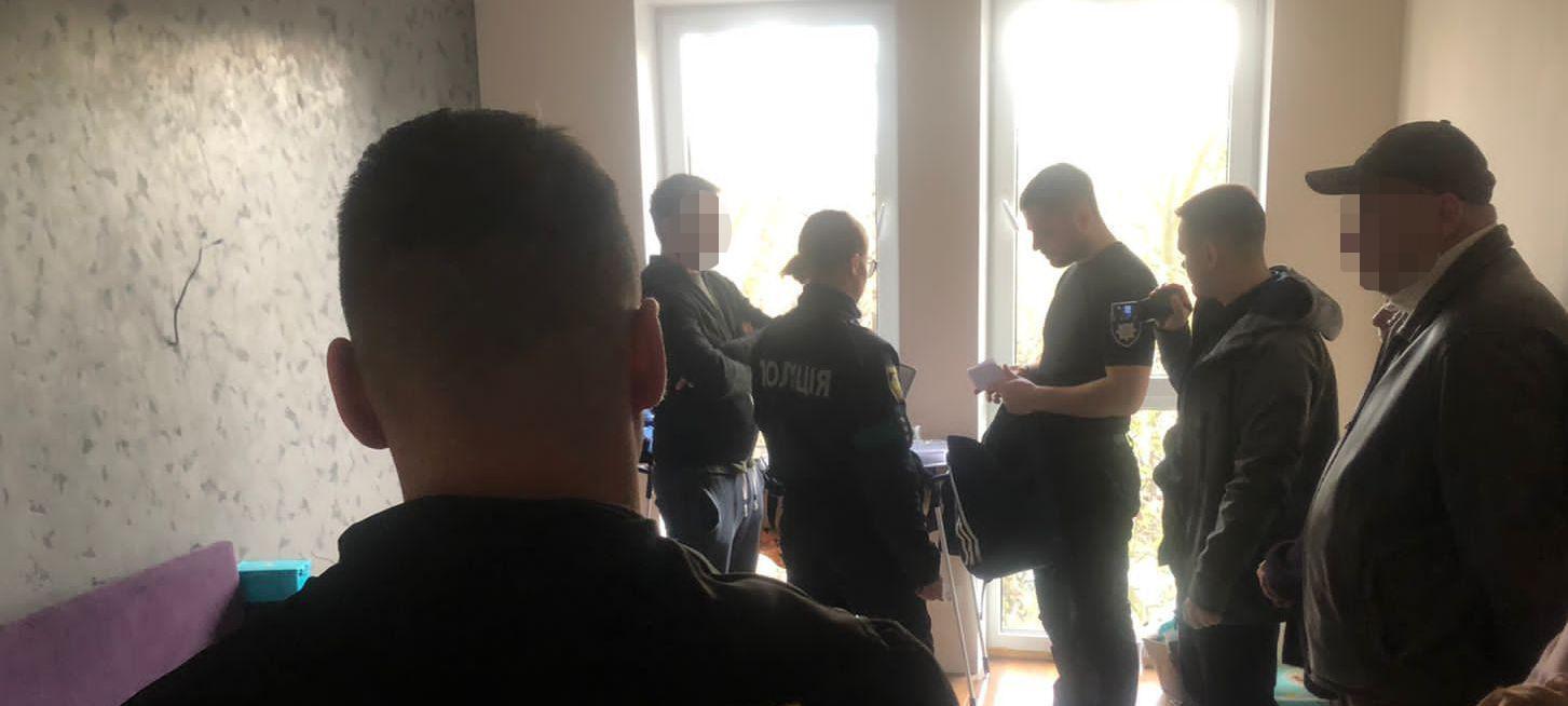 Взяти гроші й зникнути: у Львові викрили 25-річного інтернет-шахрая