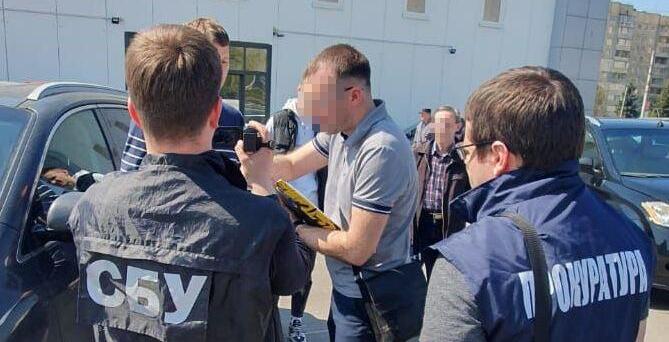 Торгівля на крові: у Львові затримали двох чоловіків, які продавали гуманітарку для ЗСУ (ВІДЕО)