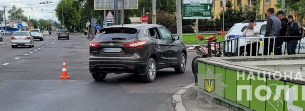 На перехресті у Львові травмувався мотоцикліст: чоловіка забрала «швидка»