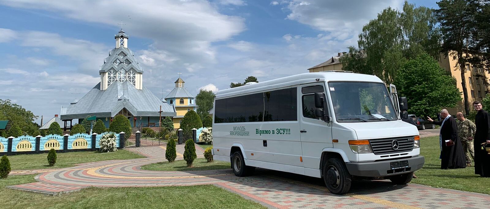 24 бригада отримала мікроавтобус, на який збирали кошти під час великоднього аукціону
