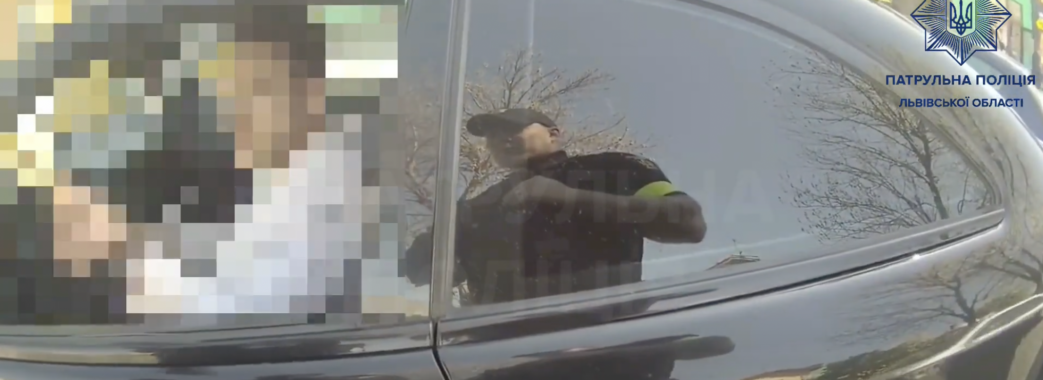 «Хлопці, скоріше, в тата тиск»: поліцейські показали розмову з водієм під наркотиками (ВІДЕО)