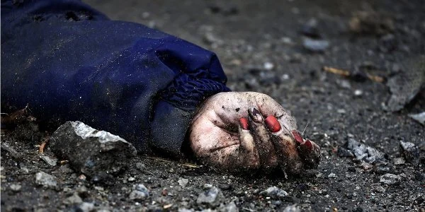 Росія обрала шлях терору мирних: Подоляк опублікував фото братської могили на Київщині