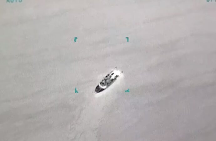 Працює Байрактар: знищено два катери рф поблизу острова Зміїний (ВІДЕО)