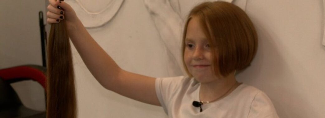 9-річна дівчинка з Чернігова обрізала волосся, аби допомогти українській армії