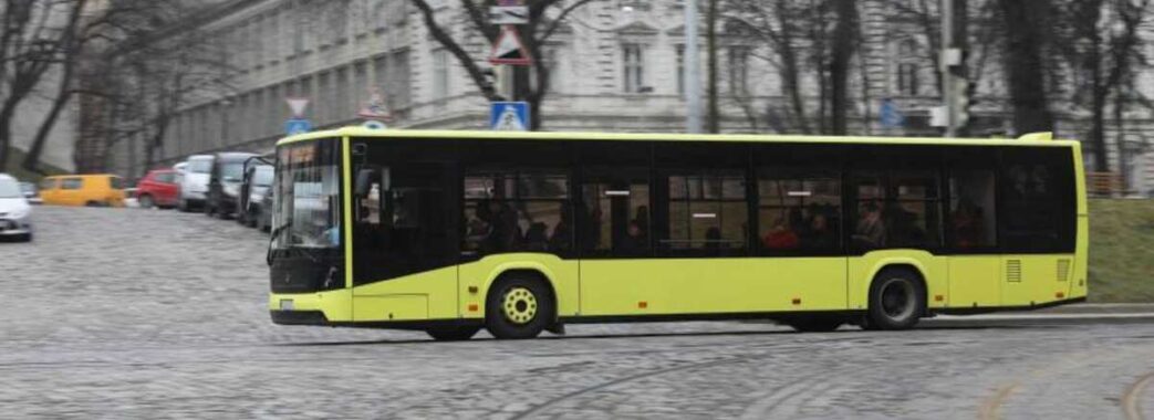 Через дефіцит пального у Львові перестали їздити автобуси на деяких маршрутах