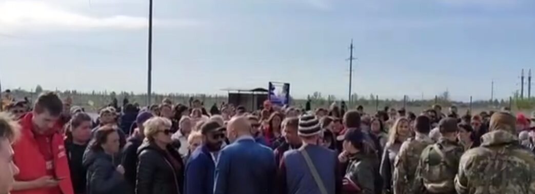 З’явилось відео депортації цивільних з Маріуполя до росії