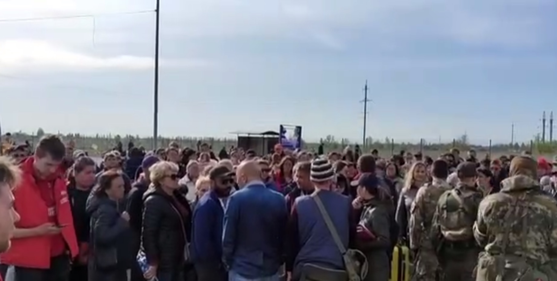 З’явилось відео депортації цивільних з Маріуполя до росії