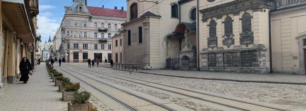 Мер Львова закликав мешканців економити пальне і залишатись в місті