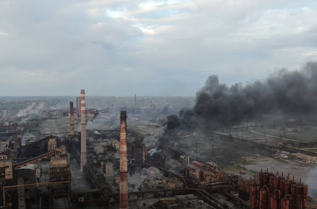 Штурм “Азовсталі” триває, але “азовці” здаватися не планують